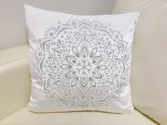 幾何学模様刺繍クッションカバー ホワイト　45cm