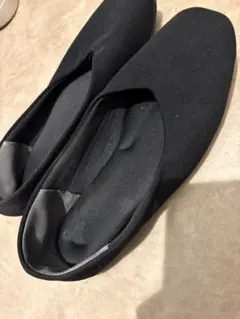 ブラック フラットシューズ