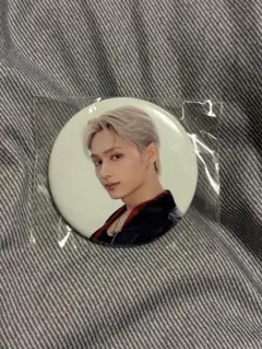 SEVENTEEN ジュン 缶バッジ　DREAM POPUP 白 seventeen ジュン DREAM POPUP 缶バッジ - メルカリ