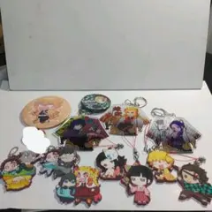 鬼滅の刃　キーホルダー&缶バッジセット