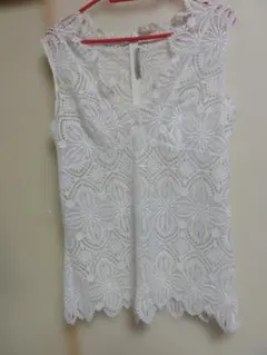 美品 ERMANNO SCERVINO 刺繍ノースリーブ トップス 38 紺 - メルカリ