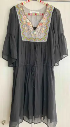 黒のビーズ刺繍ワンピース