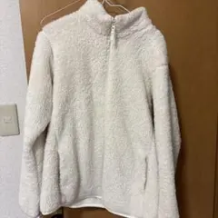 クリーム色 フリースジャケット