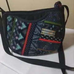 送料込み　(249)手作り　ショルダーバッグ　パッチワーク　絣　染め　絣　木綿