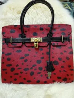 赤と黒のヒョウ柄ハンドバッグ