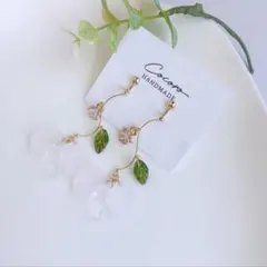 花びらチャームとお花チャームのイヤリング　ピアス＊ハンドメイド