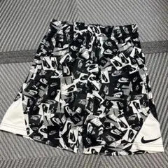 NIKE ハーフパンツ　130
