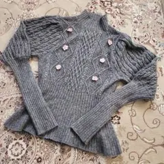 リリーブラウン　スナイデル　グレー ケーブル編み 長袖ニットセーター　新作　今期