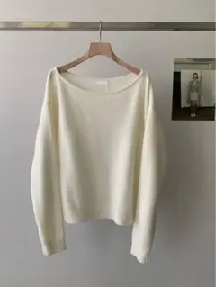 アイボリー オフショルダー ニット