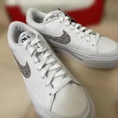 み*ん様 新品未使用　NIKE コートレガシーリフト FD0558-100 24