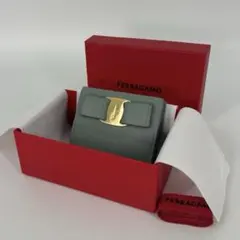 サルバトーレ フェラガモ ヴァラリボン ミントグリーン 二つ折り財布