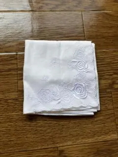 ホワイト 花柄刺繍 ハンカチ 約40cm