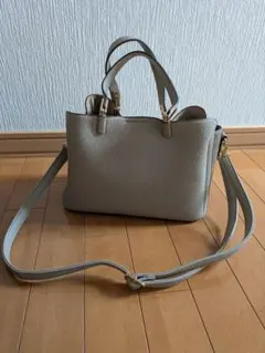 PERENNE グレージュ ショルダーバッグ