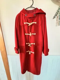 赤いダッフルコート フード付き