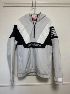 new balance ナイロンジャケット フード付き