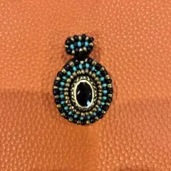 【匿名配送】ビーズ刺繍ブローチ　香水瓶　エスニック