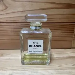 CHANEL N°19 Eau de Parfum 香水