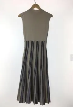 ノースリーブ グレー系 ストライプ ニットワンピース
