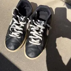 NIKE COURT ROYALE ブラック スニーカー