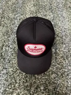 Supreme AUTHORIZED DEALER トラッカーキャップ