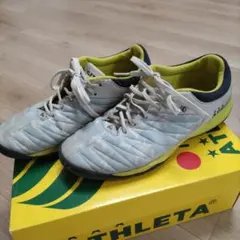 ATHLETAトレーニングシューズ