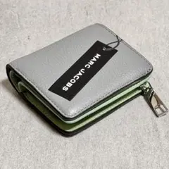 美品MARC JACOBS ミニコンパクトウォレット 二つ折り財布 ロックグレーのサムネイル
