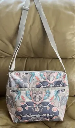 ●191 良品 LeSportsac レスポートサックショルダーバッグスカーフ柄のサムネイル
