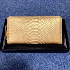 1metre carreアンメートルキャレエナメルクロコ型押ラウンド本革長財布