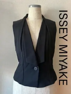 希少 ISSEY MIYAKE 黒 プリーツビスチェ ベスト ジレ カットワーク