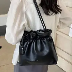 LA VORAGINE ギャザーフリル　トートバッグ