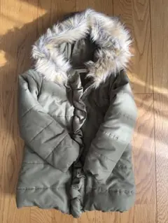 カーキ色 フリル付きダウンコート 120