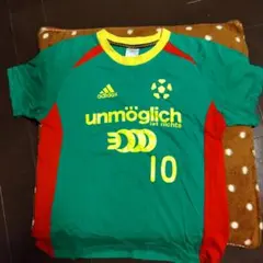 アディダス　サッカーシャツ