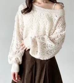 透かし柄ニット