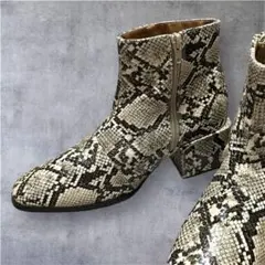 極美品 スクエアトゥ ショートブーツ パイソン