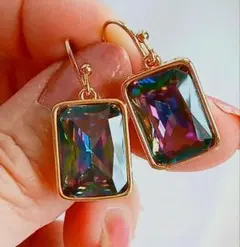 美しいレインボーカラー ジルコニア フック型ドロップピアス