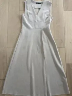 ZARA Vネックワンピース