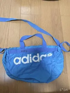 adidasトートバック