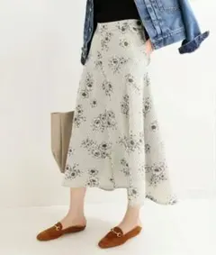 【新品タグつき】IENAイエナ　花柄スカート　白黒　小さいサイズ34