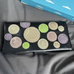 ツモリチサト♡ 円形刺繍の黒い長財布 羊革 ブラックのサムネイル