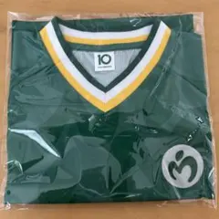 緑色 VネックTシャツ 丸ロゴ付き