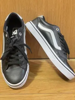 VANS OFF THE WALL ブラックスニーカー