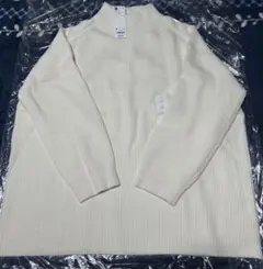 新品gu パフィータッチオーバーサイズハイネックセーターＭ