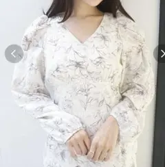 フラワーツイストスリーブワンピース