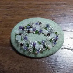 ハンドメイド刺繍ブローチ