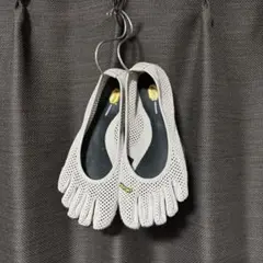 廃盤モデル　Vibram fivefingers vi-b ライトグレー24.5のサムネイル