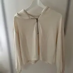 クリーム色 フード付き クロップドパーカー