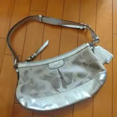 コーチ　COACH　シグネチャー柄　ショルダーバック　斜め掛け