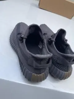 adidas YEEZY BOOST 350 V2 スニーカーのサムネイル