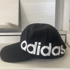 adidas 黒 ロゴ入りキャップ
