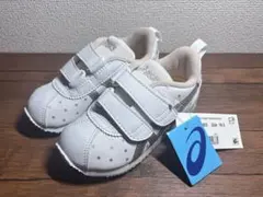 週末限定価格】スニーカー〈アシックスキッズ × familiar〉 - メルカリ